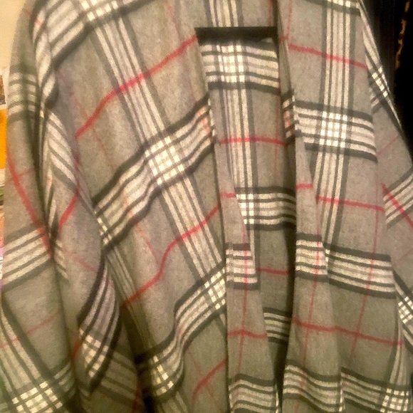V. FRAAS Cashmink Gray and Red Plaid Large Cozy-Core, Soft Wrap Shawl - Picture 5 of 11
